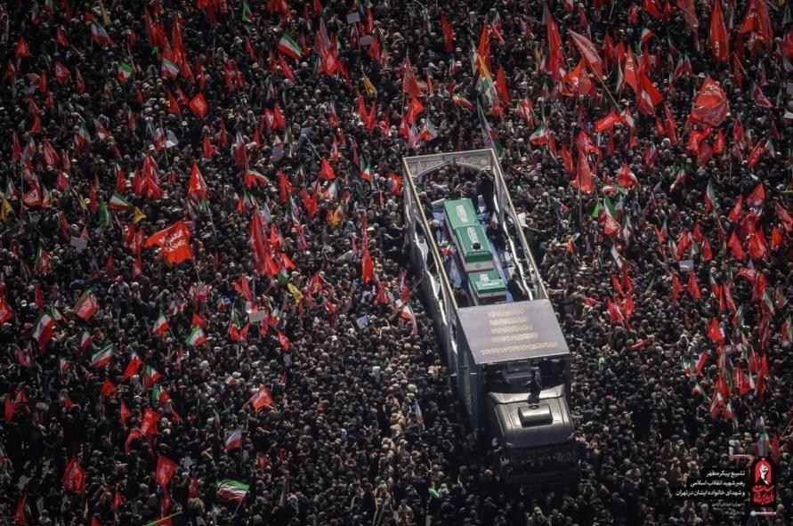 گزارش میدانی تسنیم از مراسم وداع و تشییع مردم ولایتمدار با امام شهید در مشهد گزارش میدانی تسنیم از مراسم وداع و تشییع مردم ولایتمدار با امام شهید در مشهد