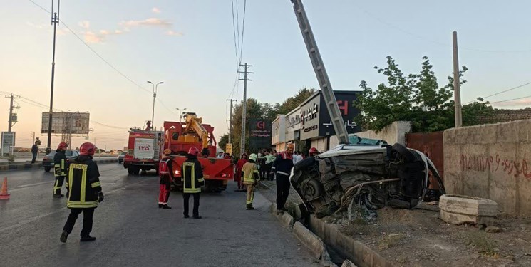 برخورد مرگبار ۲۰۶ با تیر برق فشار قوی در جاده شاندیز