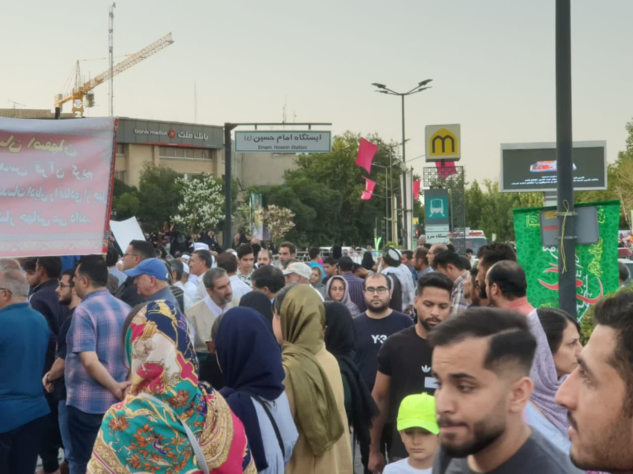 تجمع مردم اصفهان در اعتراض به هتک حرمت قرآن کریم+عکس