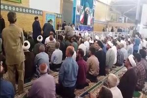 جمع کردن نرده‌ها در نماز جمعه رفسنجان با دستور رییسی + فیلم