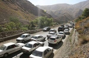 عبور اولین خودرو از جاده هراز؛ ۶۰ سال قبل + عکس