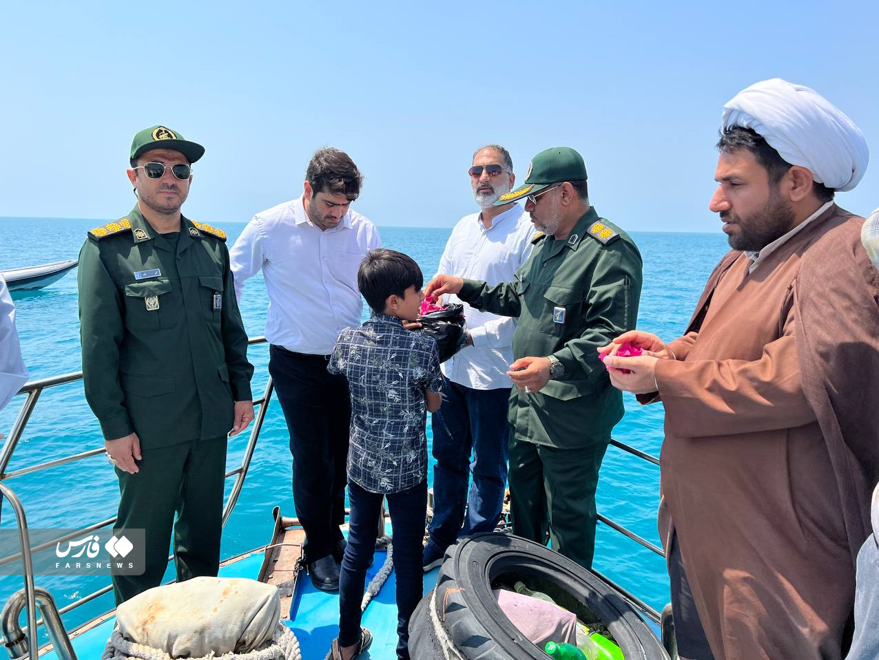 محل شهادت مسافران پرواز ۶۵۵ در خلیج فارس گلباران شد +فیلم و عکس