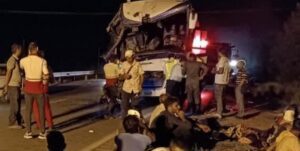 ۵۱ مصدوم در پی تصادف تریلی با اتوبوس در جاده سبزوار