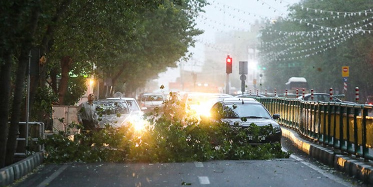 وزش باد شدید و خیزش  گردوخاک در راه تهران