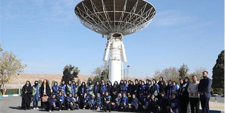 دانش‌آموزان مهمان مرکز کنترل ماهواره «خیام»