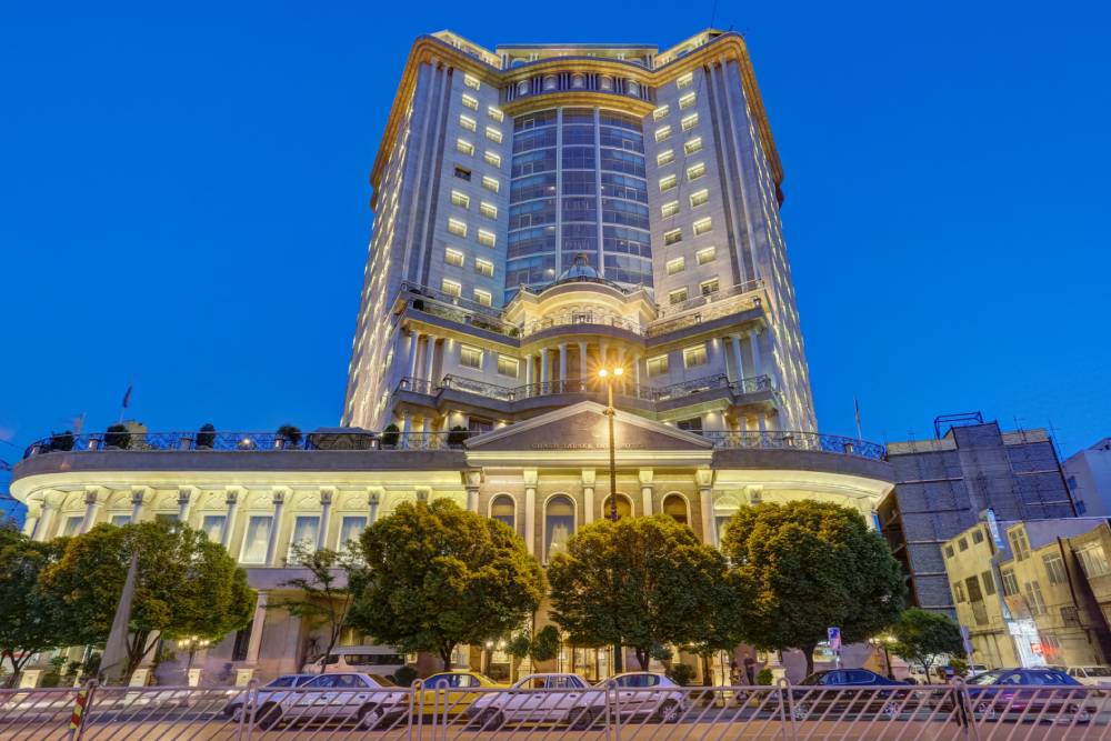 ۷ مورد از خدمات و امکانات رایگان هتل قصر طلایی مشهد