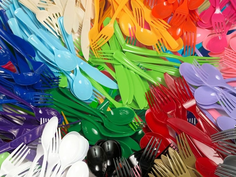 ظروف رنگی پلاستیکی چگونه تولید می شوند؟