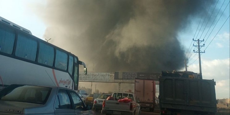 آتش‌سوزی انبار پلاستیک در خاورشهر+عکس و فیلم