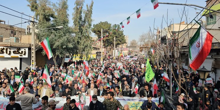 خروش مردم ورامین در راهپیمایی ۲۲ بهمن + عکس و فیلم