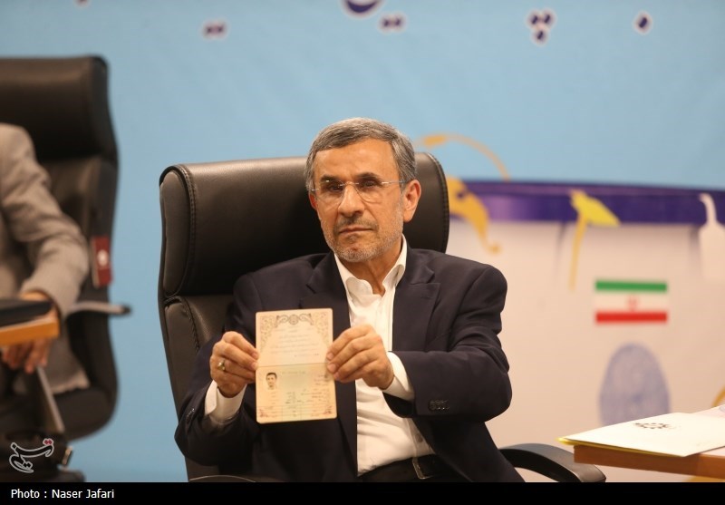 احمدی‌نژاد در انتخابات ریاست جمهوری ثبت‌نام کرد