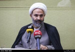 پژمانفر: مومنی برنامه مشخصی درباره موضوعات مختلف دارد