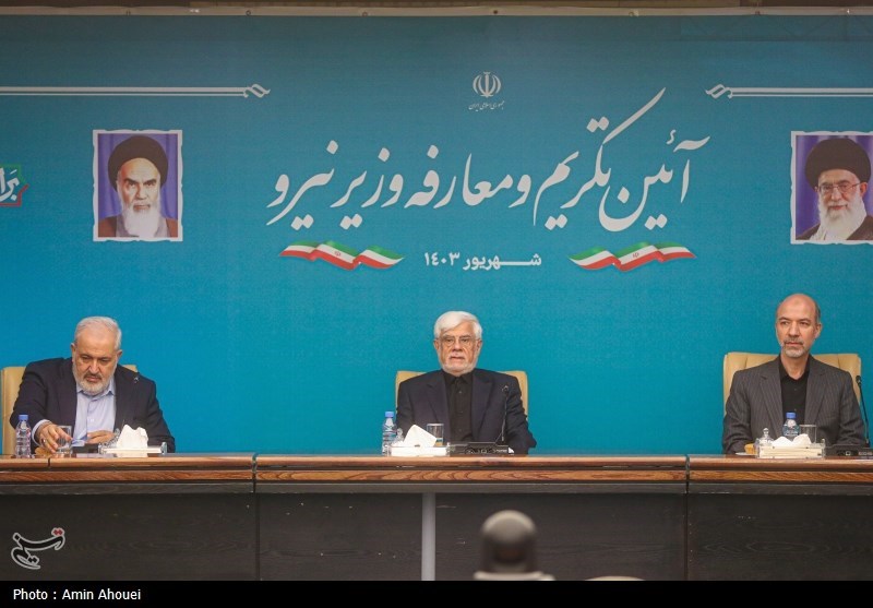 گلایه عارف از قطعی برق و توقع رشد اقتصادی