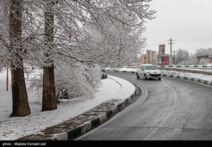 برف‌روبی گردنه‌های لرستان/ تمام محورها باز است