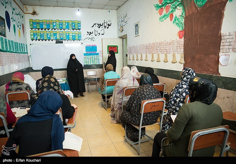 وضعیت استخدامی ۲۶ هزار معلم نهضتی و غیررسمی مشخص می‌شود