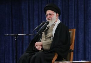 امام خامنه ای: دعوت به مذاکره از سوی آمریکا فریب است