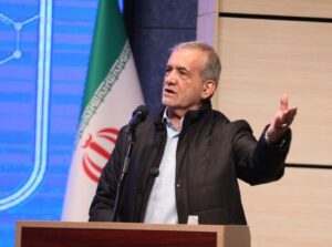 دانشگاهیان برای حل مشکلات به میدان بیایند
