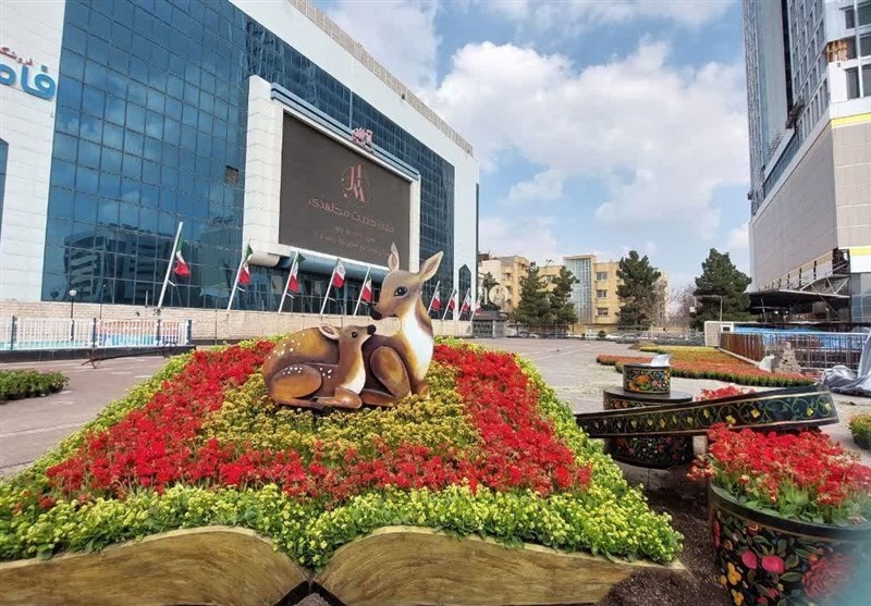 نصب ۱۱۰۰ المان بهاری در مشهد+تصویر
