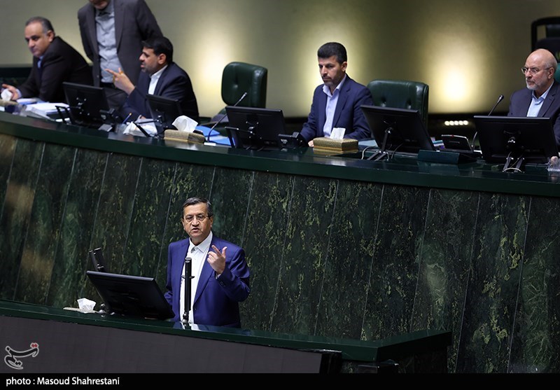 همتی:۱۰میلیون نفر زیرخط فقر رفتند/درجنگ اقتصادی پیروز میشویم