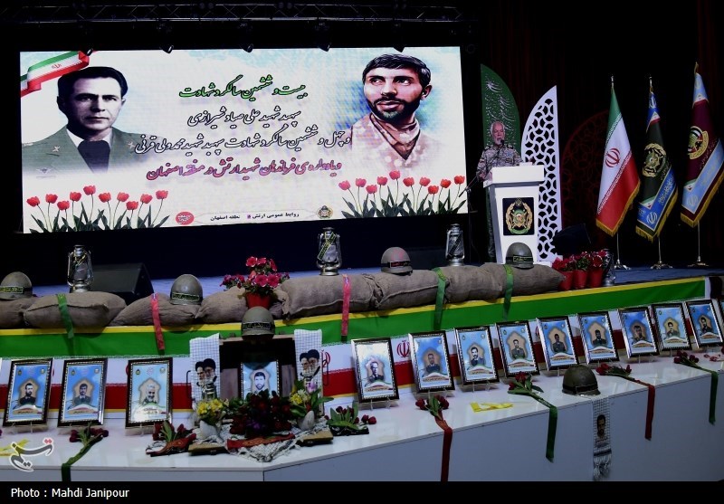 ارتش آماده جانفشانی در برابر مستکبران است+تصاویر