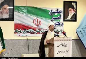 استکبار جهانی به دنبال ضربه زدن به اقتصاد کشور است