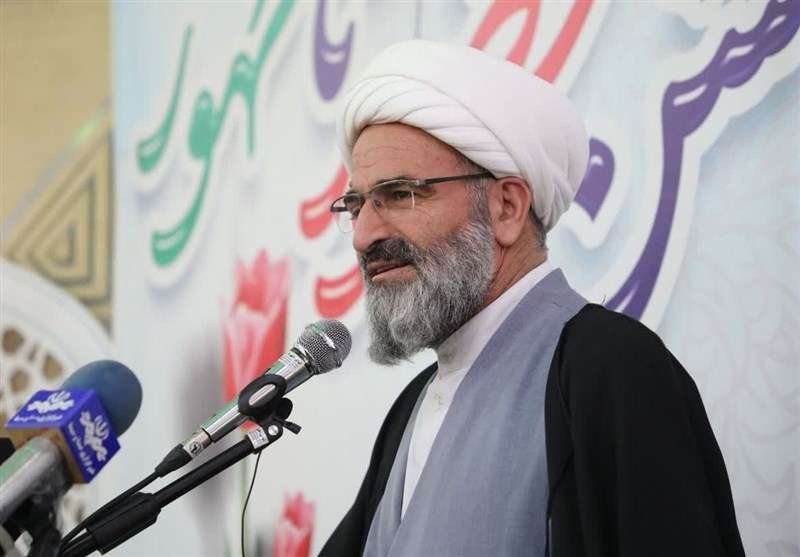 امام جمعه سمنان: وحدت سلاح اصلی مقابلۀ با دشمنان است