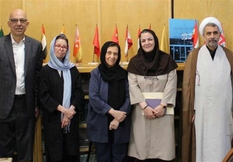 اهدای اسناد خانواده قاجاری به دانشگاه تهران