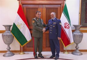 تأکید وزرای دفاع ایران و تاجیکستان بر توسعه همکاری‌ها