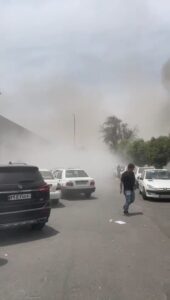 خسارت موج انفجار در اطراف محل انفجار در بندر شهید رجایی | خورد شدن شیشه ماشین های اطراف