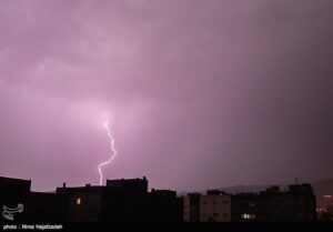رگبار باران، رعدوبرق و باد شدید در راه قم
