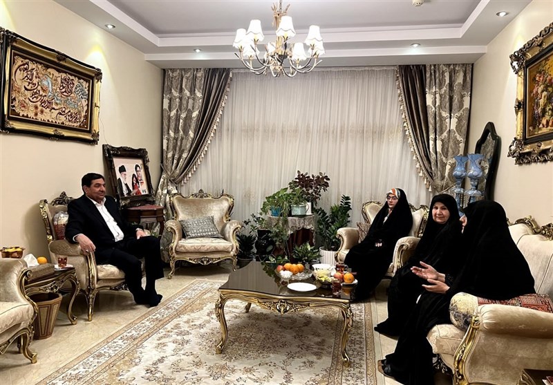مخبر: خون شهیدان هسته‌ای چراغ راه علم و فناوری کشور است