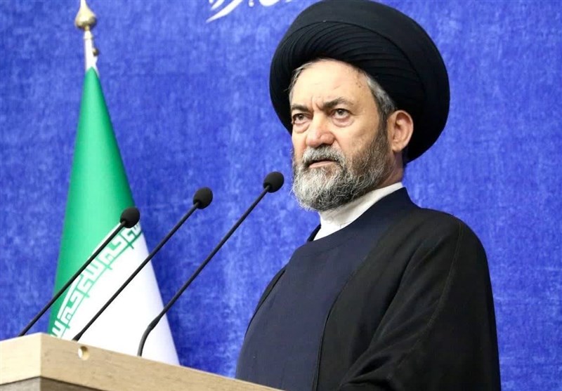 استکبار جهانی توان خاموش کردن نور امام خمینی (ره) را ندارد
