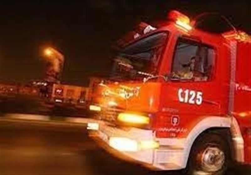 اعزام ۵ ایستگاه آتش‌نشانی برای مهار حریق گسترده در اسلامشهر