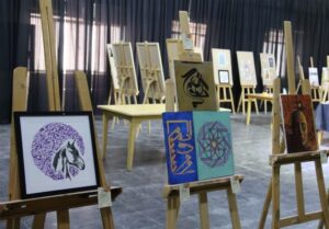افتتاح نمایشگاه هنرهای تجسمی با ۹۸ اثر در دانشگاه آزاد یزد