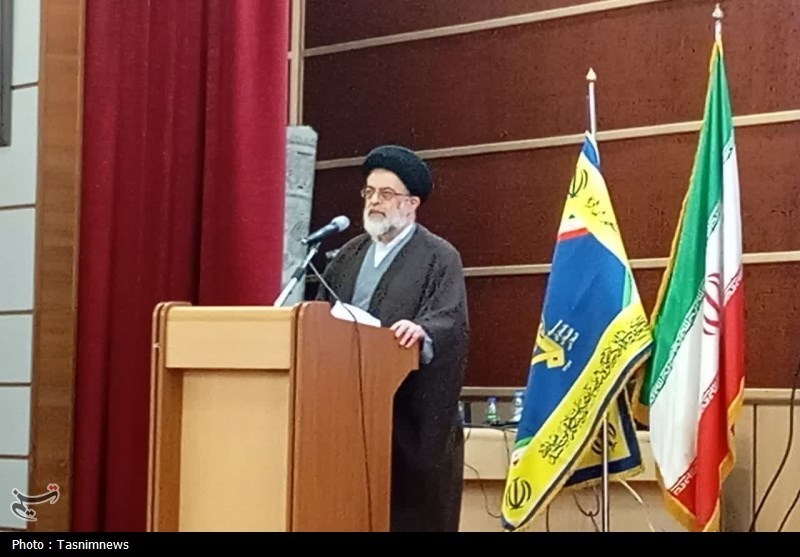 امام جمعه ری: هدف، برنامه‌ریزی و پشتکار ارکان مهم خدمت است