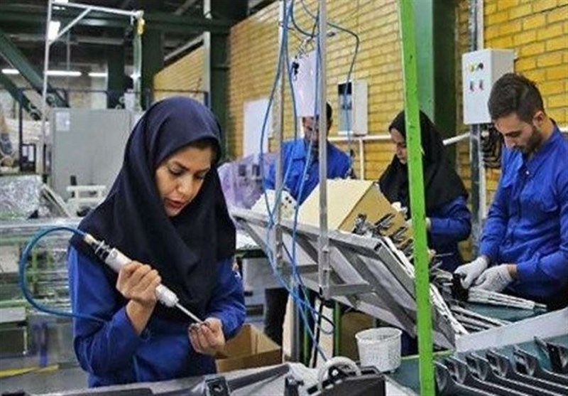 حضور بانوان در کارخانه‌ها، جبران فقدان نیروهای صنعتگر