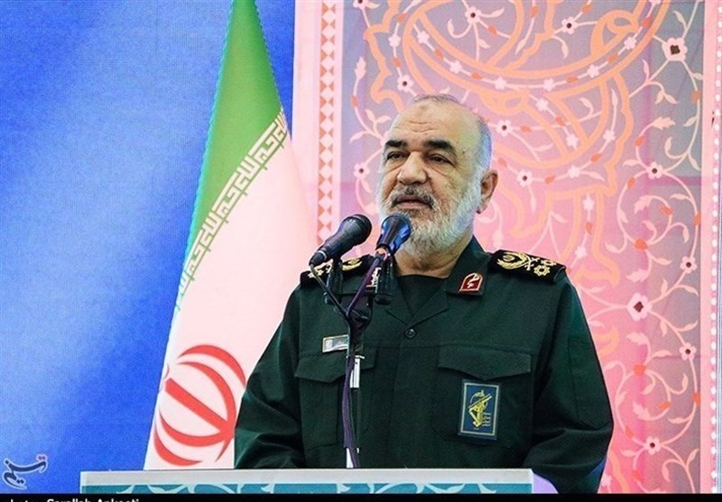 سلامی: سپاه آشکارا در برابر حریف در میدان می‌ایستد