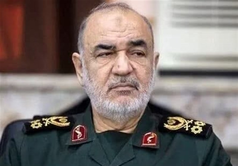 سلامی: سپاه برای حل مشکلات بندر شهید رجایی، کنار مردم است