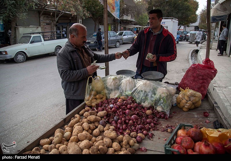 طرح فوری ساماندهی دست‌فروشان در سمنان اجرایی می‌شود
