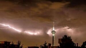 طوفان در راه تهران
