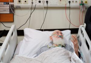 عیادت رئیس قوه قضاییه از آیت‌الله نوری همدانی