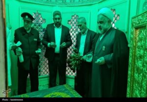 غبارروبی امامزاده حضرتین(ع) شهر قدس؛ زیر سایه خورشید