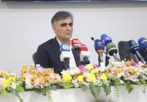 فرزین: پیش‌فروش ارز در دستور کار بانک‌ مرکزی است
