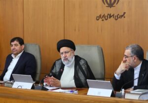 ماجرای جلسه بدون تشریفات شهید رئیسی در فرودگاه شاهرود