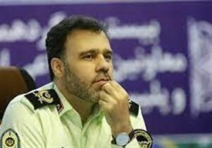 معلم، نشسته بر کرسی تعلیم شهروند قانونمدار
