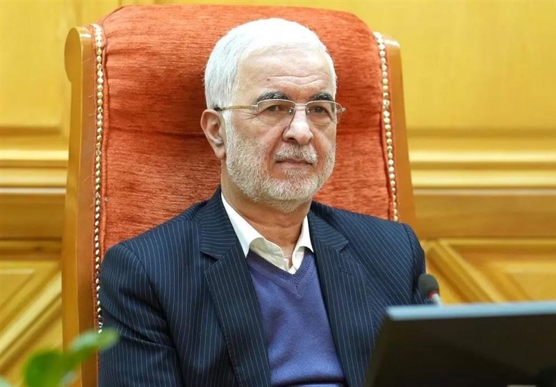 مومنی: کارگران ستون‌های اصلی پیشرفت هستند