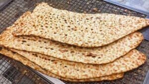 نان سنگک دولتی بدون کنجد حداقل باید ۱۴ هزار تومان باشد
