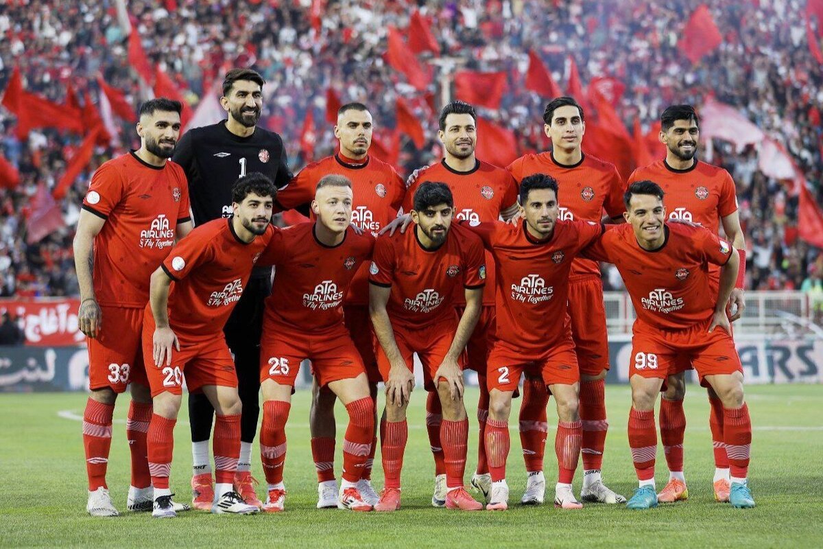 نشان خلیج فارس روی استیج تراکتور