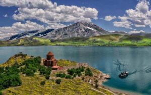 هتلهای نزدیک به دریاچه وان و نحوه رزرو آنها هتلهای نزدیک به دریاچه وان و نحوه رزرو آنها