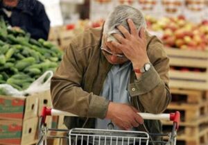 کار چند شیفته کارگران برای یک لقمه نان