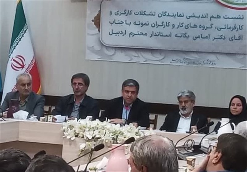 کارگران در خط مقدم تحقق شعار سال قرار دارند